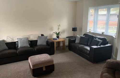 Ashby-de-la-Zouch Casa | Silver Stag Properties, Modern 3 BR Home w Parking