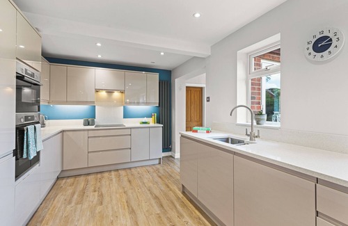 Ashby-de-la-Zouch Casa | Silver Stag Properties, Spacious 4 BR House