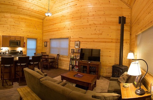 Silver Gate Cabina | Silver Willows Ursa Cabin en 4 Acres by the Creek