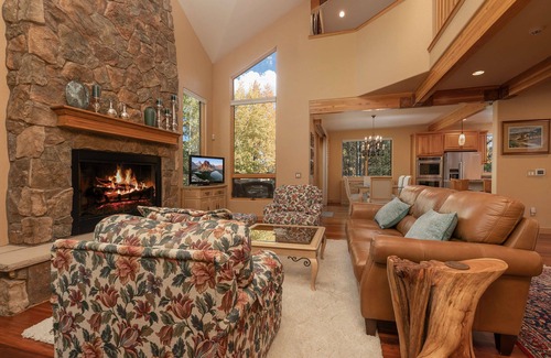 The Reserve Casa | Silverbell Chalet: Private Hot Tub, Mountain Views