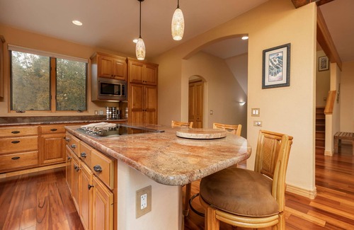 The Reserve Casa | Silverbell Chalet: Private Hot Tub, Mountain Views