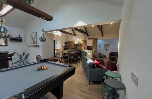 Morpeth Cabaña | Silverbrooke Northumbrian Country Cottage with hot tub. Child and dog friendly