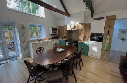 Morpeth Cabaña | Silverbrooke Northumbrian Country Cottage with hot tub. Child and dog friendly