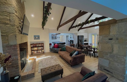Morpeth Cabaña | Silverbrooke Northumbrian Country Cottage with hot tub. Child and dog friendly