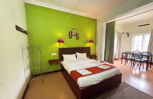 Munnar Hotel | Silverline Regency with Mountain View