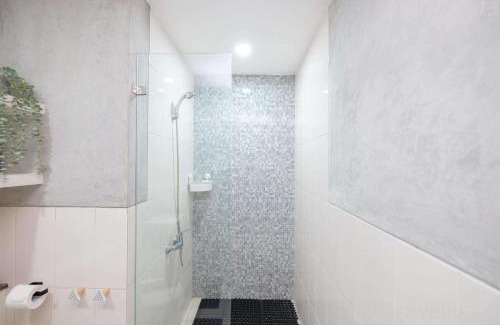 Mampang Prapatan Apartamento | Simple and Comfort Studio Apartment at Nine Residence By Travelio