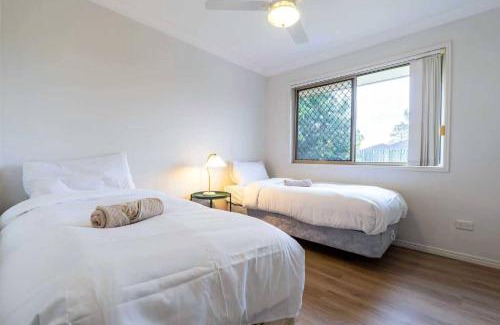 Redbank Plains Casa | Simple and Comfy Family Home between BNE and Ipswich