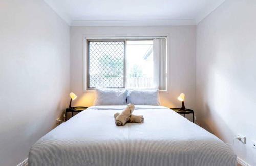 Redbank Plains Casa | Simple and Comfy Family Home between BNE and Ipswich