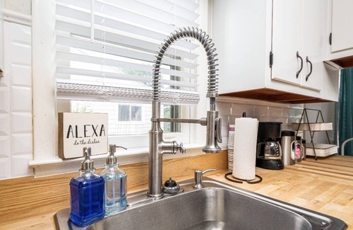 Lansing Casa | Simple and Sweet I 2 BR 1 BA Home in Lansing