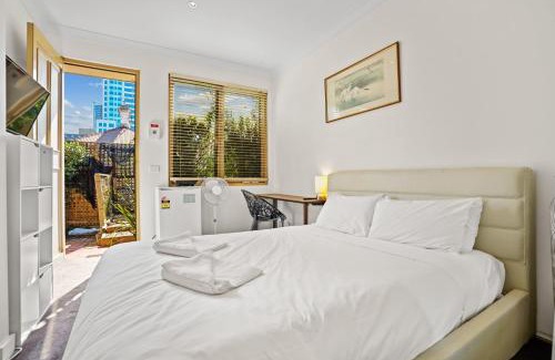 South Yarra Hotel | Simple Comfort - One bedder in South Yarra
