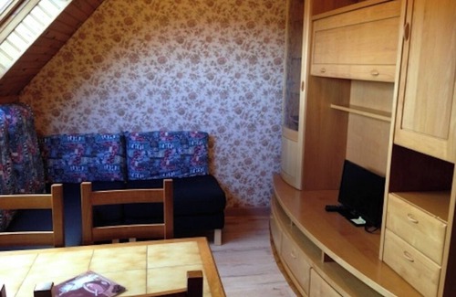 Besse-en-Chandesse Apartamento | SIMPLE GITE in CITE MEDIEVALE to VISIT, HIKE, SKI at your own pace