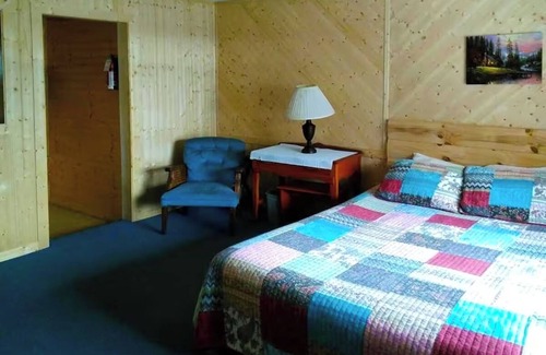Cherokee Hotel | Simple Room Near Oconaluftee Islands Park – Easy 5 Mile Drive For Your Visit