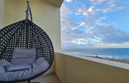 Bab Sharqi Apartamento | Simple sea view (families only)