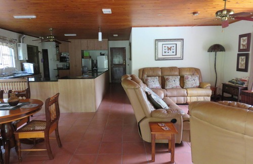 Marloth Park Casa | Maravillosa casa de 3 dormitorios con cocina en el Conservatorio de vida silvestre,