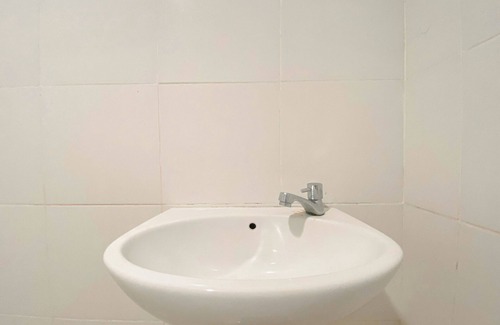 Jatingaleh Apartamento | Simple White Accent Studio At Apartment Paltrow City