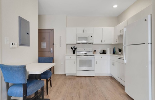 Far North Central Apartamento | Simplicity At the Rim 1119 I Spacious 1 Bed 1 Bth