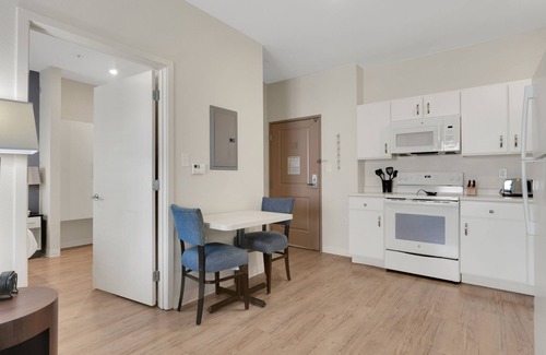 Far North Central Apartamento | Simplicity At the Rim 1119 I Spacious 1 Bed 1 Bth