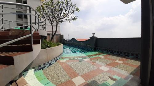 Panunggangan Utara Apartamento | Simply and Cozy Pool View 2BR at Great Western Apartment By Travelio