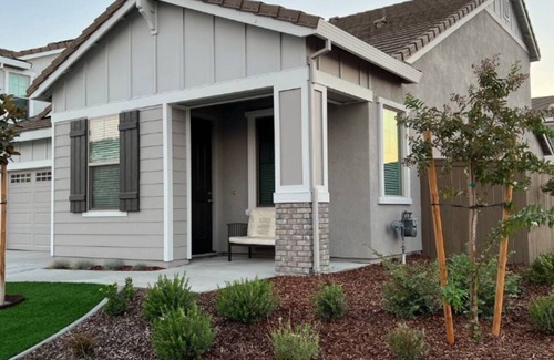 Roseville Casa | Simply Sweet & Cozy in Roseville