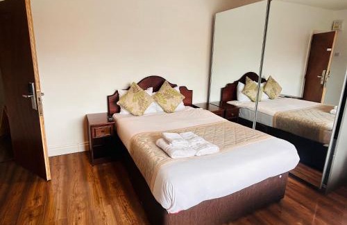 Brent Casa | Sinai Hotel