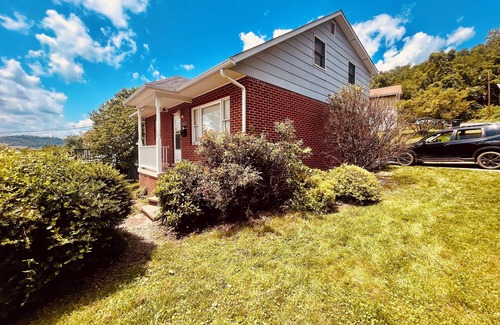 Clarksburg Casa | Single Family Home - Comfortable Two Bedroom -in Clarksburg