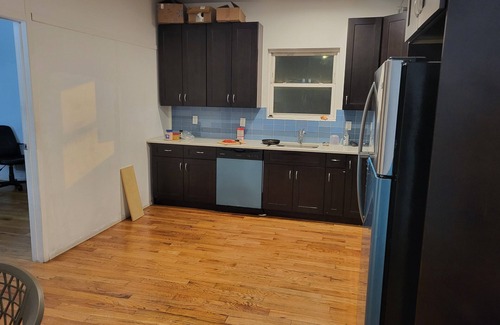 Jersey City Apartamento | Single room in 3 BHK. Shared kitchen and shared bathroom with 2 more guests.
