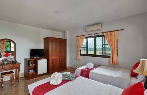 Maret Complejo | Habitación con vistas a la piscina Habitación con cama doble