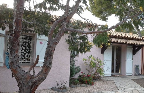 Le Dramont Casa | Casa con vista al mar, jardín + terraza, 2 habitaciones con aire acondicionado, WIFI, garaje.