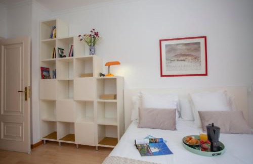 Ciutat Vella Apartamento | SingularStays Reina II