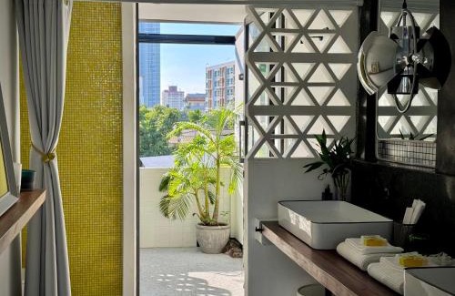 Phra Khanong Casa | Siri Designer 3-Storey Townhouse with Garden and Luxury Amenities