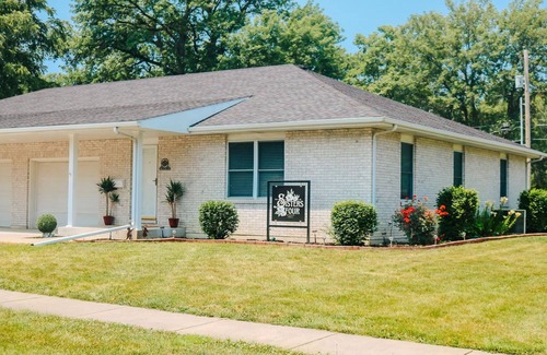 Centralia Condominio | Sisters Four Bed and Bath - Luxury living in a small town atmosphere!