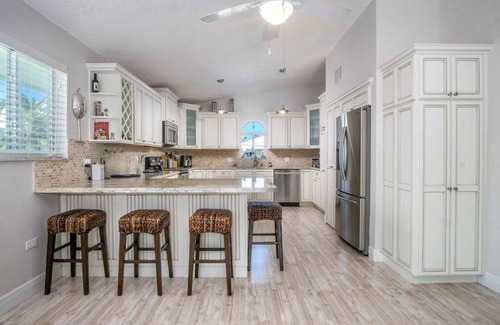 Indian Waterways Casa | Sit back and relax in this beautiful Islamorada Pool home!