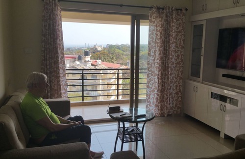 Udupi Apartamento | Situado en un entorno panorámico y claro sobre la vista del amanecer.