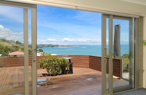 Atawhai Casa | Situated in Atawhai a short drive from central Nelson, with stunning ocean views