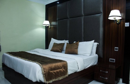 Ikeja Hotel | Six Diamond Hotel