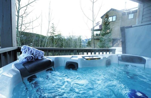 Breckenridge Park Estates Chalet De Esquí | Recién Remodelada 5/4.5 - Sauna, Sala de Juegos, Jacuzzi, Pet-Friendly