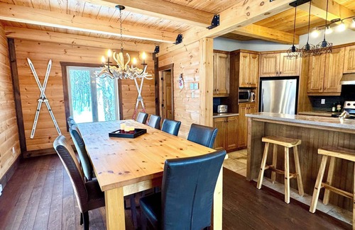 Saint-Philemon Chalet De Esquí | Ski Chalet | Mountain and Spa | Chalet Héritage