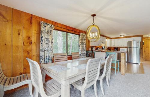 West Dover Casa | Ski Haus Retreat - Unit B