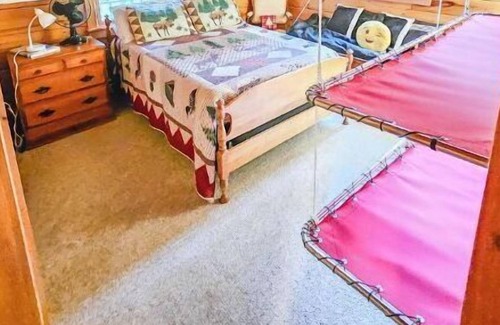 Bethlehem Cabina | "Ski, Hike, Mountain Bike - Pets Welcome!"