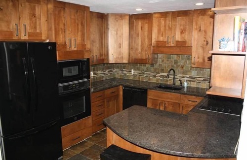 Breckenridge Condominio | Ski Hill 18 Downtown Condos with on-site Hot Tub