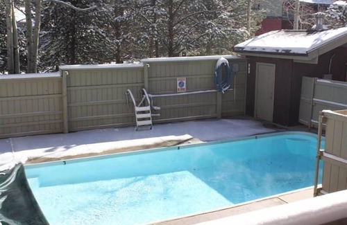 Breckenridge Condominio | Ski Hill 18 Downtown Condos with on-site Hot Tub