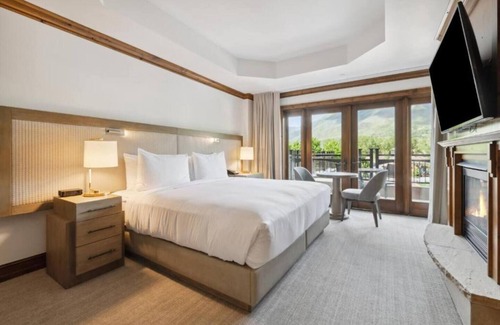 Downtown Hotel | Ski in/out Plus pool, hot tubs and fire pit!