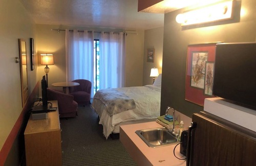 Powder Mountain Cabina | Ski in/out room at Powder Mountain Queen bed, Full bath, kitchenette