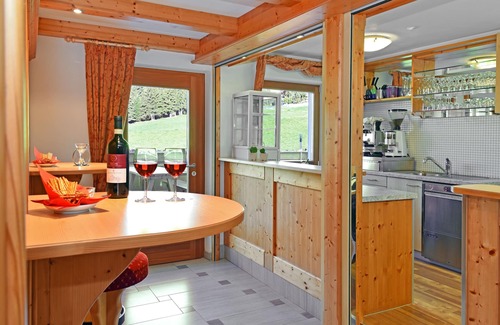 Maranza Apartamento | Ski-In / Ski-Out Apartment with Balcony, Sauna, & Jacuzzi; Pets Allowed, Parking Available