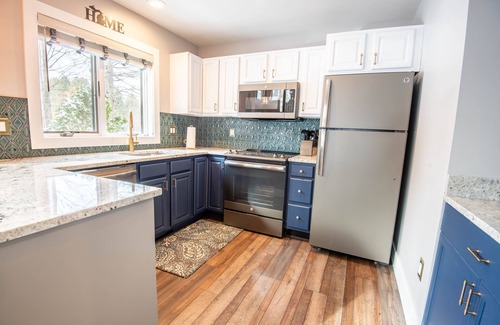 Boyne City Apartamento | Este condominio de Disciples Village con acceso directo a las pistas de esquí es perfecto para unas vacaciones junto a la ladera