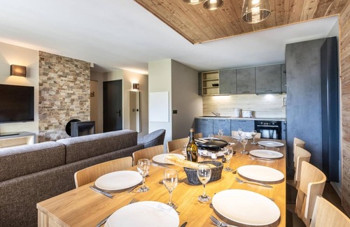 Risoul Apartamento | Ski-in/ski-out & foot of the slopes, swimming pool, sauna, hammam, balcony, tv, ski locker, 82-92m²