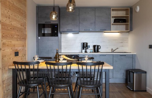 Risoul Apartamento | Ski-in/ski-out & foot of the slopes, swimming pool, sauna, hammam, balcony, tv, ski locker, 82-92m²