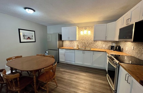 East Kootenay Condominio | Ski-in-Ski-out-Hot-tub-Adventure-base