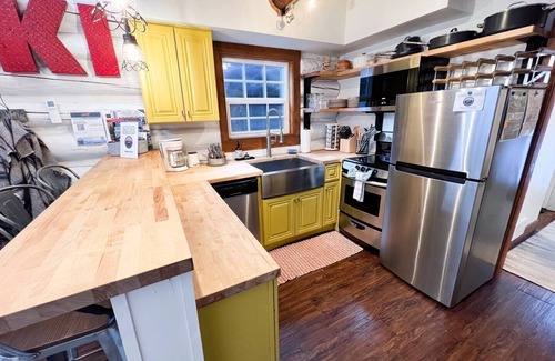 Whitefish Cabina | Black Bear Cabin # 3 2 BR 2 Cabina de baño - tiene capacidad para 6