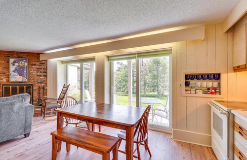 Bromley Mountain Apartamento | Ski-inandSki-Out Peru Condo with Fire Pit and Grill!